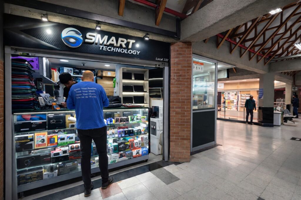 Contacto Smart Technology en Unilago.